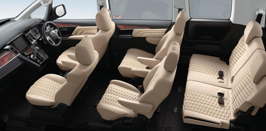 Интерьер Mitsubishi Delica D:5 2018 года  (фото 3 из 43)